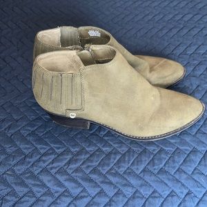 Falls Creek olive green booties size 8.5!